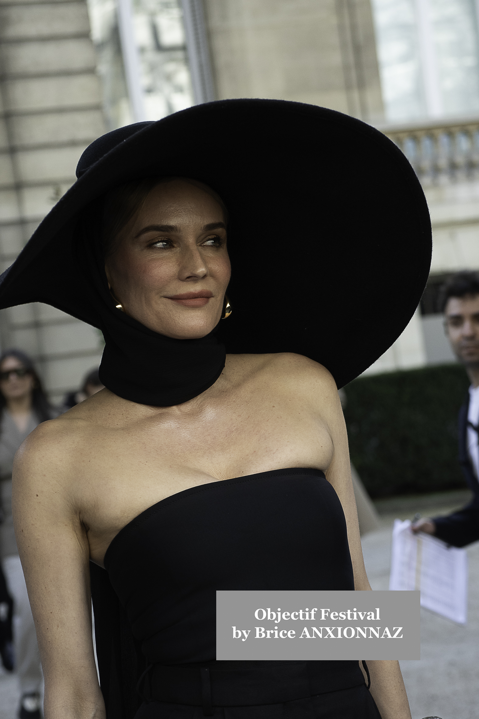 Photo streetstyle de Diane Kruger - Actrice Streetstyle photos of guest arrivals at the Nina Ricci show lors du défilé Nina Ricci Spring 2025 à Streetstyle-photos-of-guest-arrivals-at-the-Nina-Ricci-show, Paris Fashion Week le 7 March 2025 par Brice ANXIONNAZ (Objectif Festival)